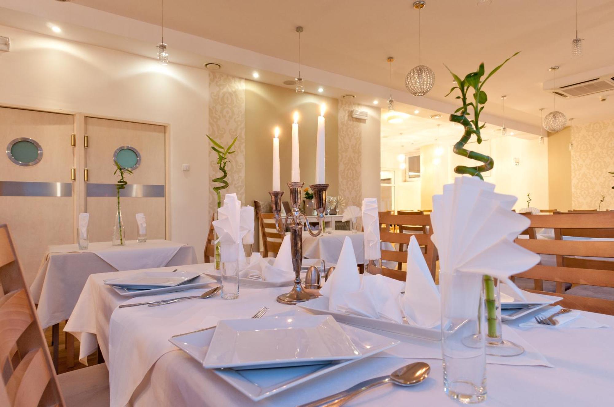 Hotel Cieplice Medi & Spa Jelenia Góra Екстериор снимка