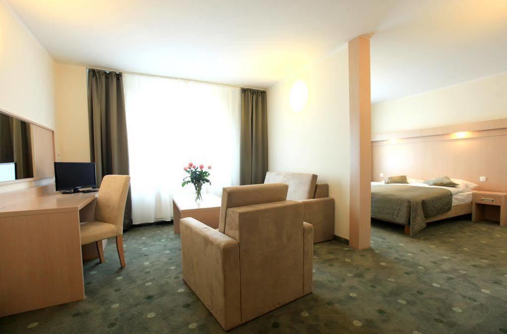 Hotel Cieplice Medi & Spa Jelenia Góra Екстериор снимка