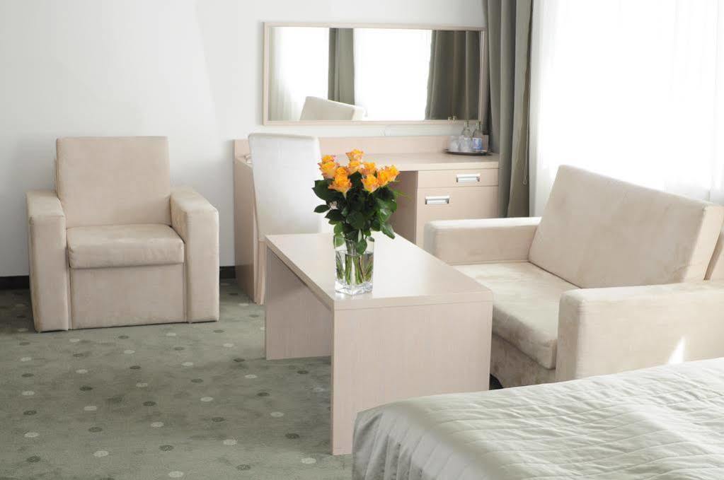 Hotel Cieplice Medi & Spa Jelenia Góra Екстериор снимка